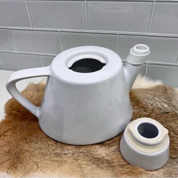 Vintage Ikea 1990’s White Minimalist Ceramic Teapot - VARME Discontinued Ikea - Picture 8 of 15